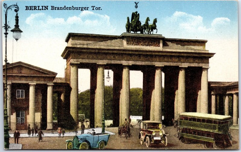 VINTAGE POSTCARD CARS AND TRAM UNDER THE BRANDEBBURGER ARCH BERLIN GERMANY c1910