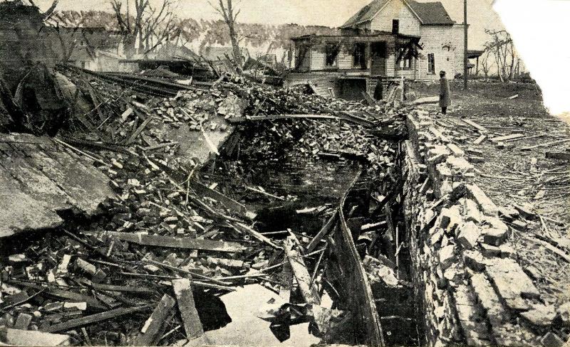 NE - Omaha. Ruins of Idlewild Hall, Easter Tornado of 1913.Writer gives details.