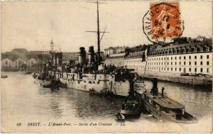 CPA Brest- Avant Port, Sortie d'un Croiseur FRANCE (1025613)