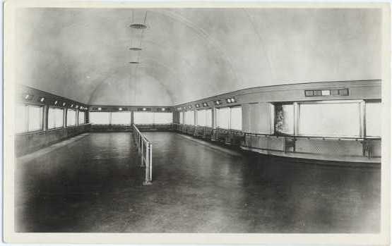 RPPC of the John G. Shedd Aquarium, View of One of the Galleries, Chicago, IL