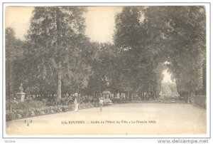 BOURGES, Jardin de l'Hotel de Ville, La Grande Allee, Cher, France, 00-10s