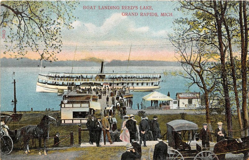G34/ Grand Rapids Michigan Postcard c1910 Boat Landing Reed's Lake Crowd