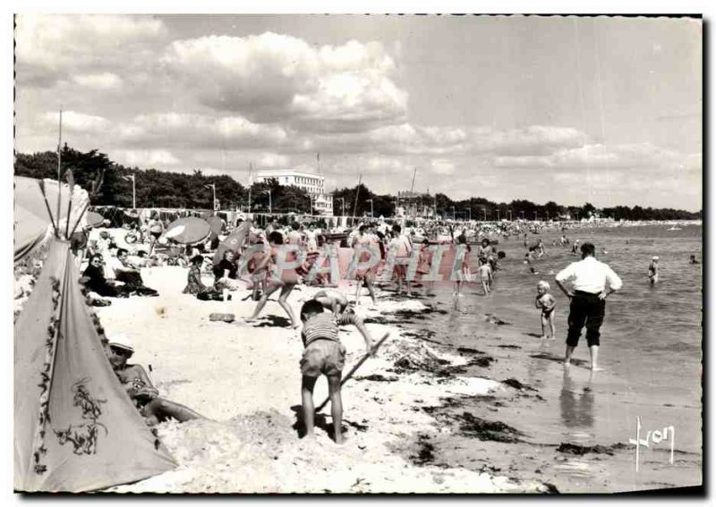 Modern Postcard Carnac La Grande Plage and Le Brintannia