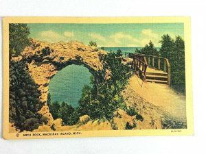 Vintage Postcard Atch Rock Mackinac Island MI Michigan Limestone Arch