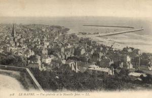 CPA Le HAVRE - Vue générale et la Nouvelle Jetée (200876)