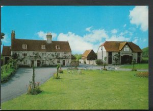 Sussex Postcard - Goodhews Hotels,  Neville Crest & Gun, Eridge Green  T1579