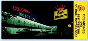 DES MOINES, IA ~ Roadside Motel COLONIAL MOTOR LODGE Night Neon  4x9 Postcard
