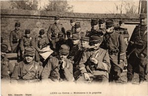 CPA LENS en Grave - Militaires a la popotte (976401)