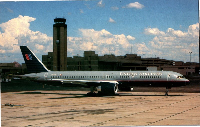 United Airlines Boeing B-757-222 at Phoenix Sky Harbor Airport AZ Chrome Y15