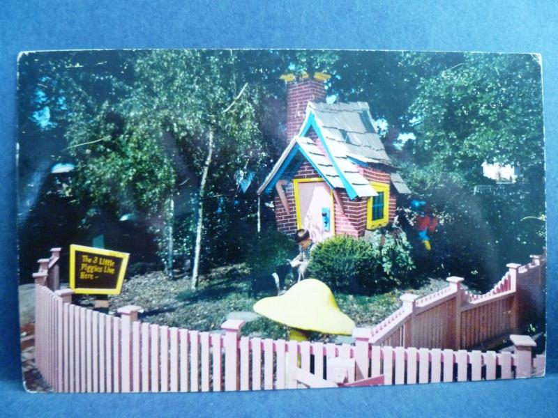 Postcard CA Oakland Children's Fairyland Three Little Pigs