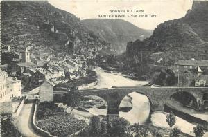 CPA France Gorges du Tarn Sainte-Enimie vue sur le Tarn