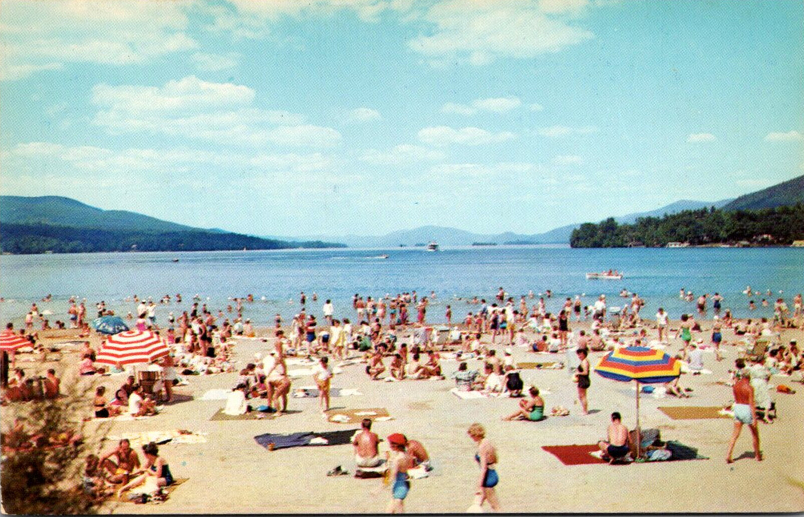 New York Lake George New Million Dollar Beach Looking North | United States  - New York - Lake George, Postcard / HipPostcard, image size:1605x1032