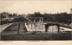 CPA VILLERS-BRETONNEUX Le Bassin (25217)