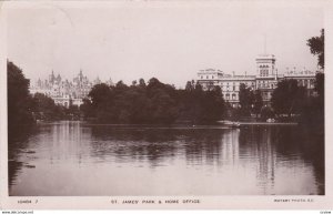 RP: LONDON , England , 1910 ; St. Jame's Park