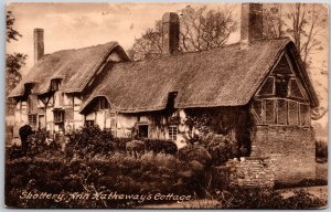 Shottery Ann Hathaway's Cottage Museum in Stratford-upon-Avon England Postcard