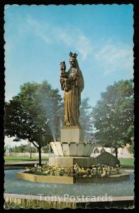 Ste-Anne de Beaupre - Statue dans le parterre