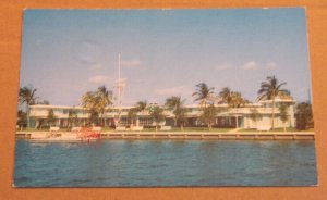 UNUSED POSTCARD - COLONNADES APARTMENTS, LAKE WORTH, PALM BEACH SHORES, FLORIDA