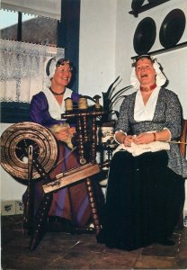 Postcard Ethnic traditions ritual folklore Texelse Klederacht
