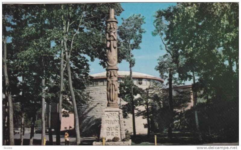 Totem , Aquarium de Quebec  , Canada , 50s-60s