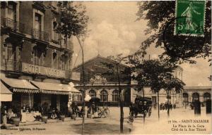 CPA St-NAZAIRE - La Place de la Gare Cote de la Rue Thiers (222426)