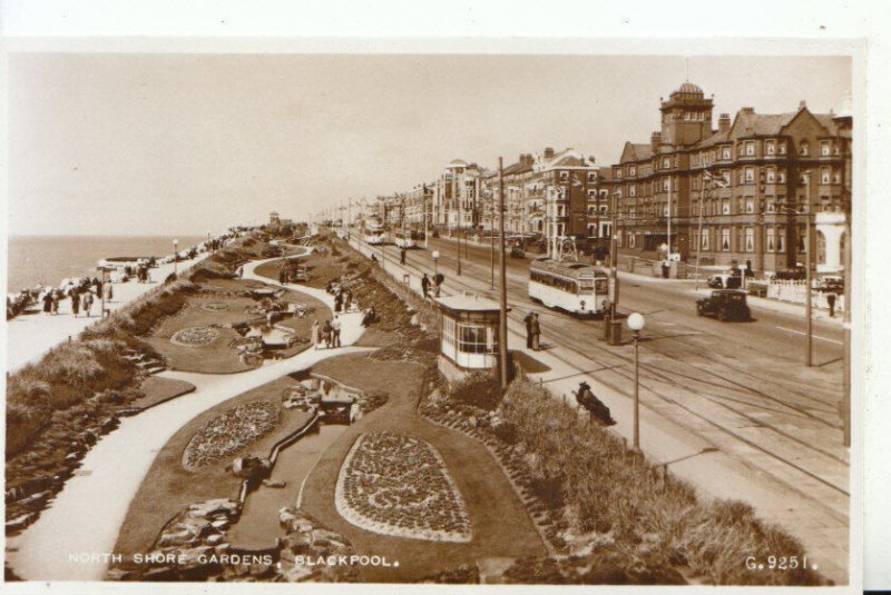 Lancashire Postcard - North Shore Gardens - Blackpool - Real Photo - Ref 15287A