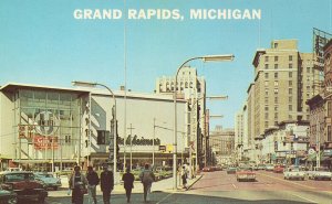 Monroe Avenue - Grand Rapids, Michigan Postcard Old Cars