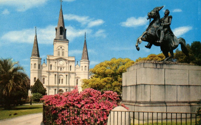 LA - New Orleans. Andrew Jackson Monument, St. Louis Cathedral