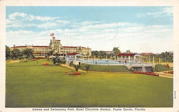 Lawns and Swimming Pool, Hotel Charlotte Harbor Punta Gorda, Florida