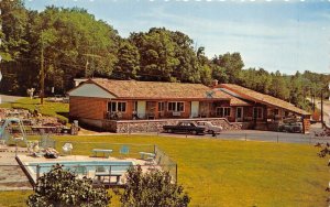 Catskill New York 1970 Postcard Rip Van Winkle Exit 21 Motor Lodge Swimming Pool