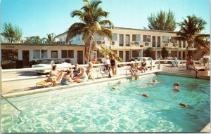 Postcard FL Miami Beach Sir Herbert Apartment Motel Swimming Pool 1958 V200
