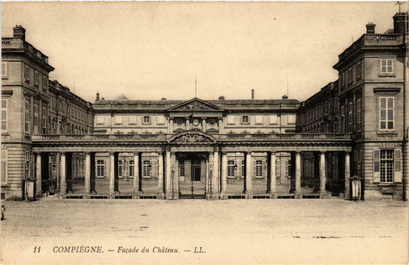 CPA Compiegne- Facade du Chateau FRANCE (1009018)