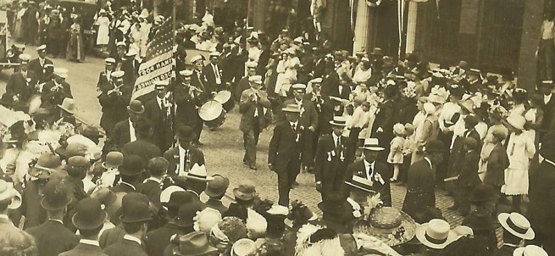 Mason City IOWA RP 1912 G.A.R. PARADE Civil War Veterans VETS Crowd GAR Cars