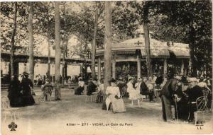 CPA VICHY Un coin du Parc (266927)