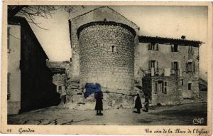 CPA GOURDON - Un coin de la Place de l'Église (223760)