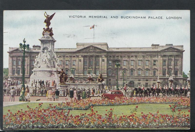 London Postcard - Victoria Memorial & Buckingham Palace  RS16371 