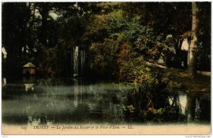 CPA TROYES Le Jardin du Rocher et la Piéce d'Eau (723240)