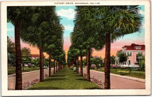 VINTAGE POSTCARD TREE-LINED VICTORY DRIVE AT SAVANNAH GEORGIA c. 1930