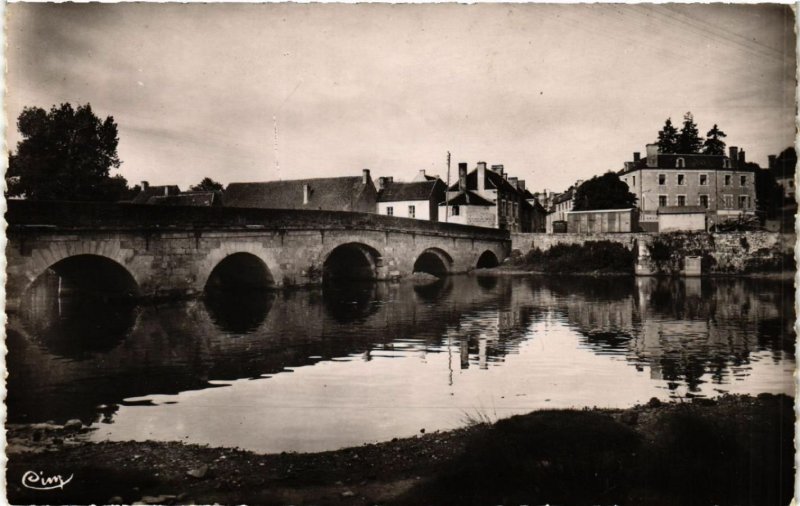 CPA La Trimouille - Le Vieux Pont sur la Bénaize (455797)