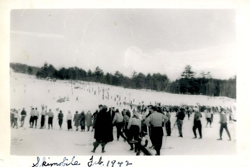 NH - North Conway, February 1942.  Mt Cranmore Skimobile, Skiers (3.25 X 5.00)