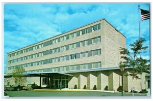 c1950 Beaumont Motor Inn Hotel Building Restaurant View Green Bay WI Postcard