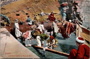 Vtg Caire Egypt Lavandieres arabes au Bord du Nile River Cairo Postcard