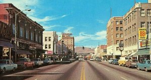 Postcard Street View in Wenatchee , WA., Apple Capital of the World.      Q6