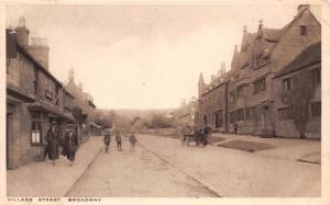 BROADWAY WORCESTERSHIRE UK VILLAGE STREET~RUSSELL & SONS PUBL PHOTO POSTCARD