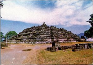 Indonesia Borobudur The Biggest Buddhist Temple Central Java Postcard BS.27