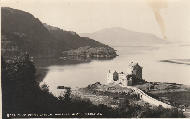 EILAN DONAN CASTLE AND LOCH ALSH, Highlands, Scotland - Vintage POSTCARD