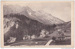 Sur la Route de LA GIETTAZ au Col des Aravis, Rocs de la Tete, Rhone Alps, Fr...