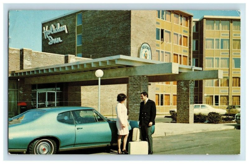 Valley Forge Holiday Inn Postcard Entrance Car People Suitcase Pennsylvania