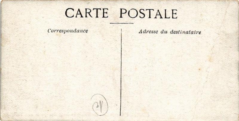 CPA PARIS La Foule le long des quais aux Tuileries INONDATIONS 1910 (606088)