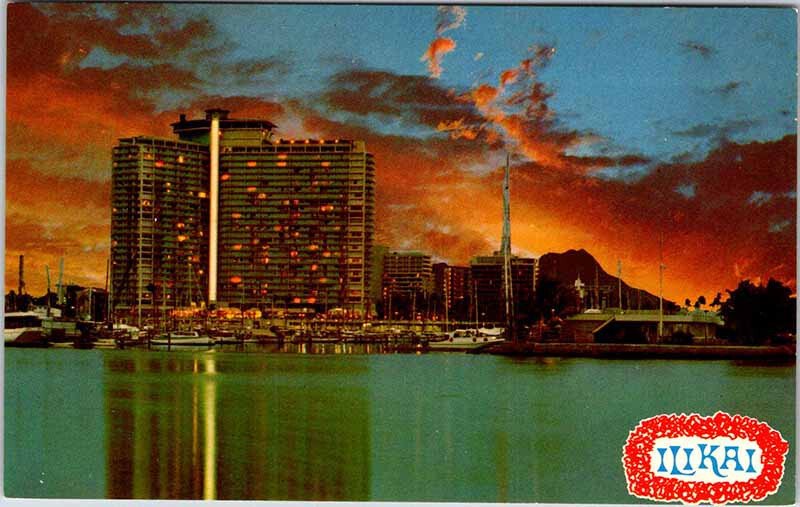 Postcard HOTEL SCENE Honolulu - Waikiki Hawaii HI AM5063