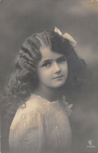 US2182 Little Girl Portrait stavenhagen germany social history beauty fashion